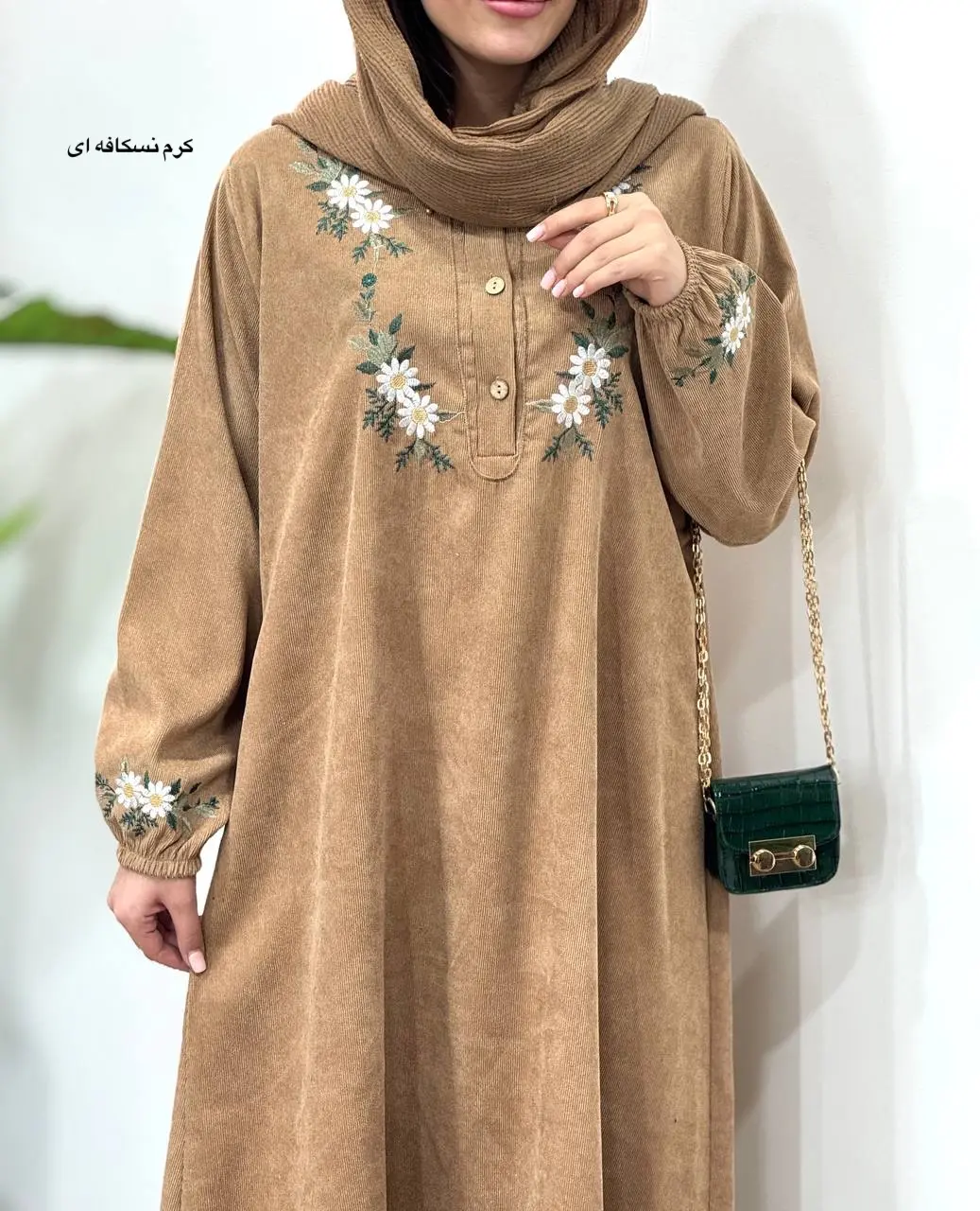 پیراهن مانتویی گلدوزی بابونه همراه با کمربند